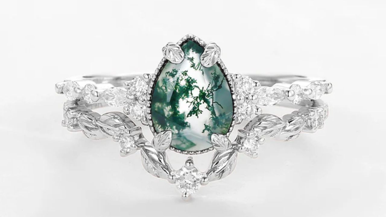 Why is Moss Agate the Ideal Choice for Engagement Rings?